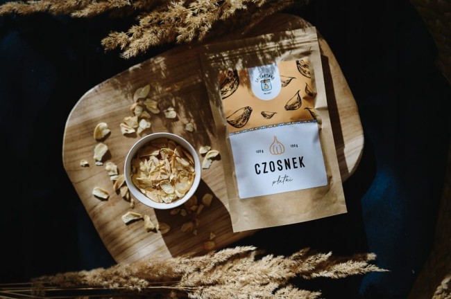Przejdź do produktu Czosnek płatki suszone 100g